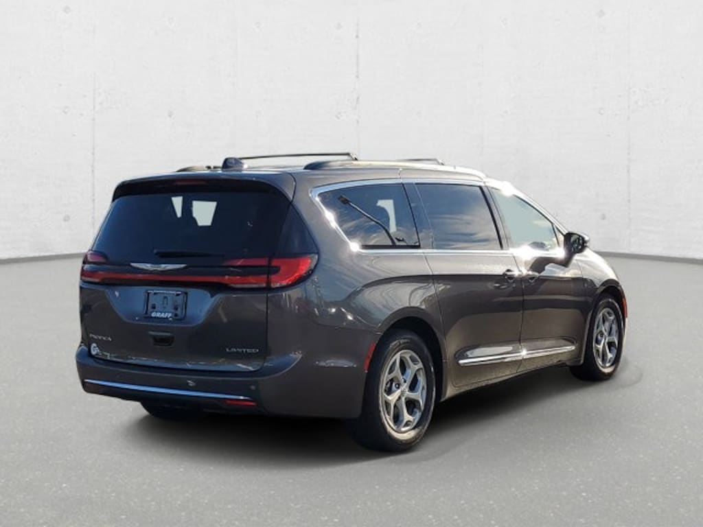 Used 2023 Chrysler Pacifica Limited