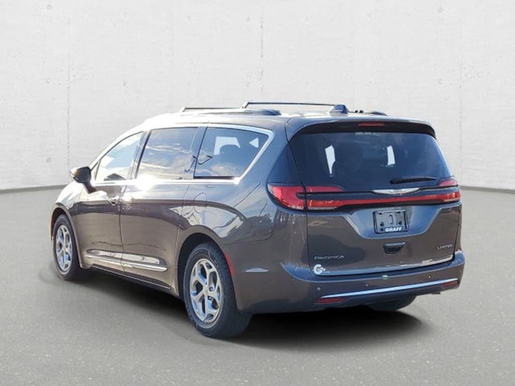 Used 2023 Chrysler Pacifica Limited