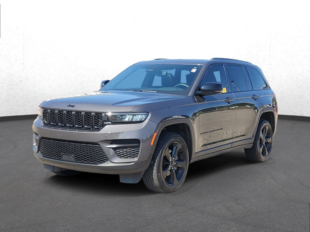 Used 2023 Jeep Grand Cherokee Altitude SUV