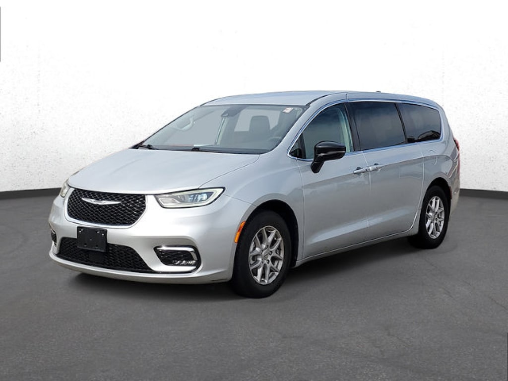 Used 2024 Chrysler Pacifica Touring L Minivan/Van