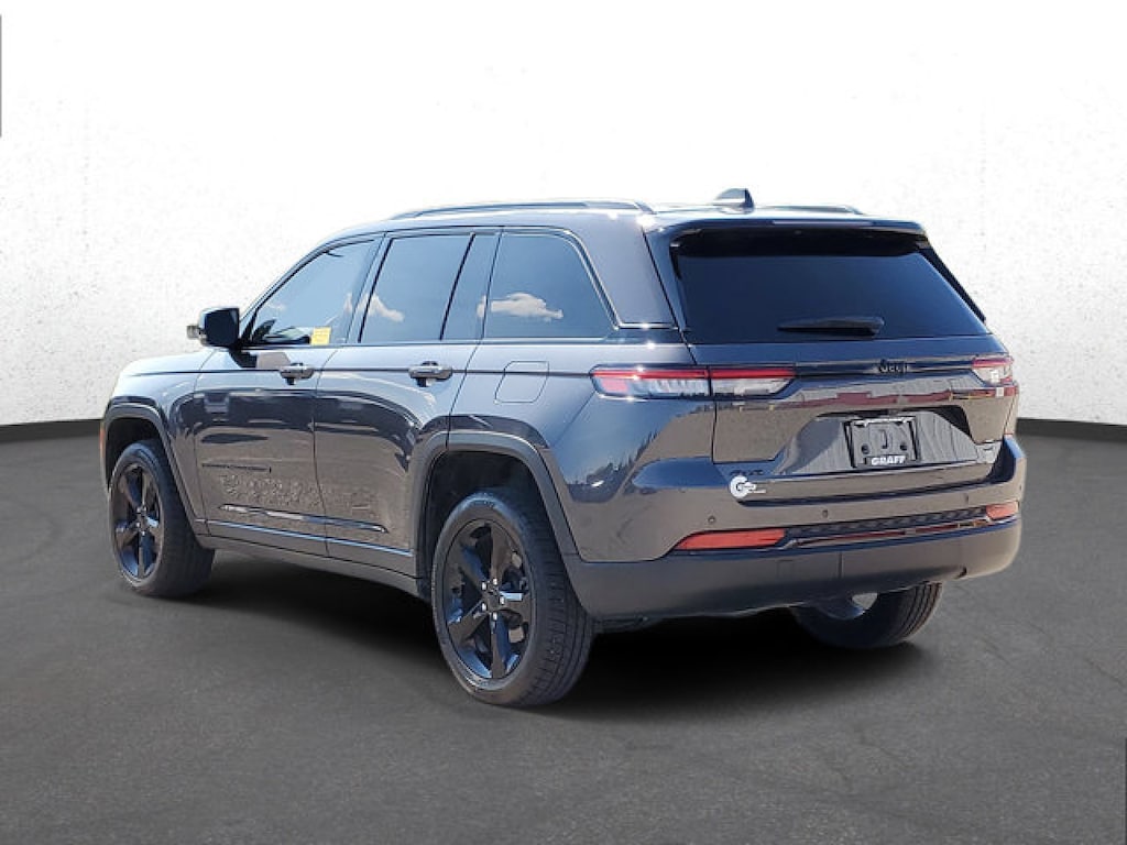 Used 2023 Jeep Grand Cherokee Altitude SUV