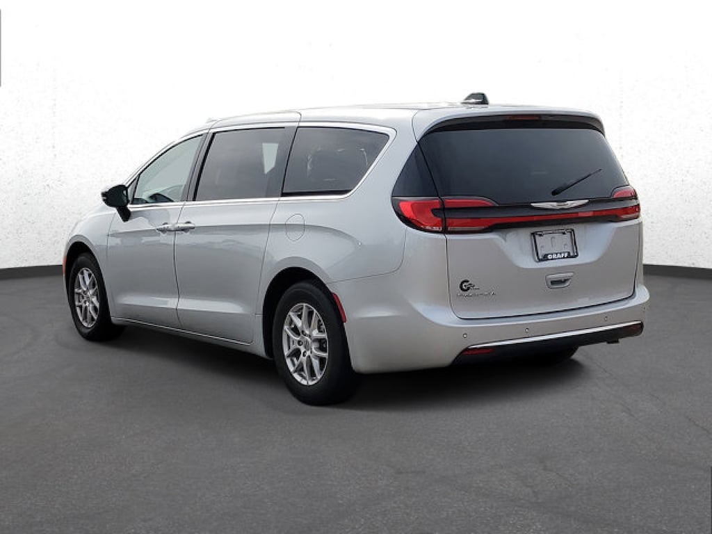 Used 2024 Chrysler Pacifica Touring L Minivan/Van