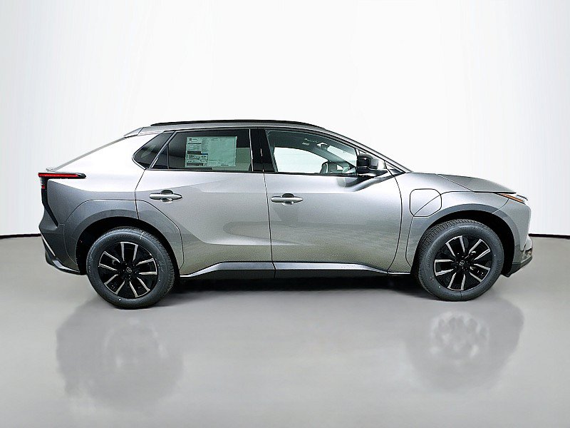 2026 Toyota bZ XLE - Photo 8
