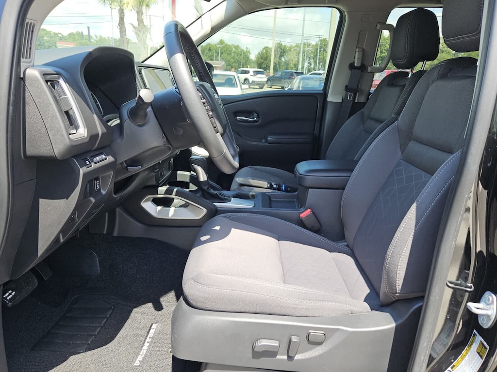 Used 2025 Nissan Frontier SV Truck Crew Cab