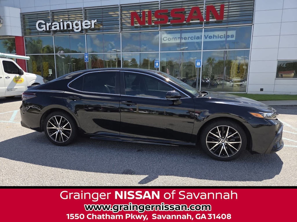 Used 2022 Toyota Camry SE Auto (SE)