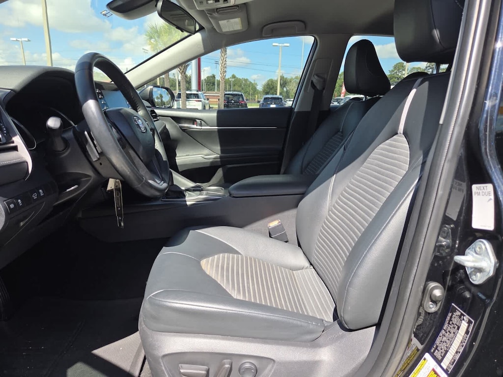 Used 2022 Toyota Camry SE Auto (SE)