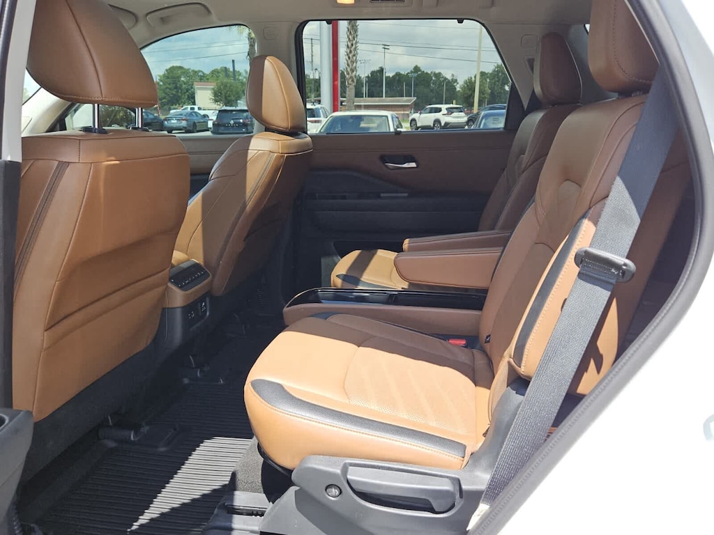 Used 2024 Nissan Pathfinder Platinum SUV