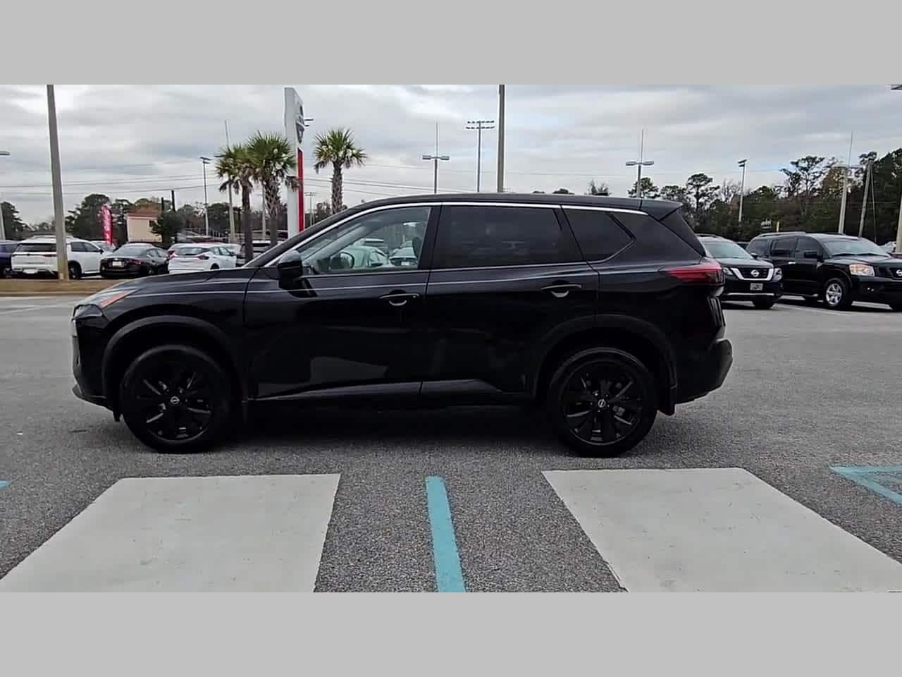 2023 Nissan Rogue SV - Photo 28