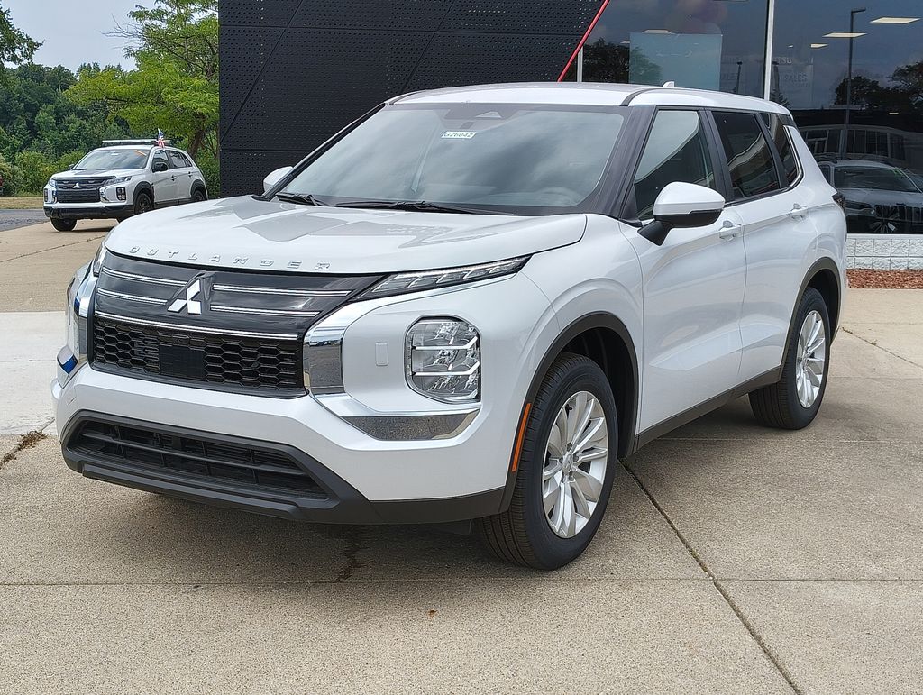 2026 Mitsubishi Outlander ES