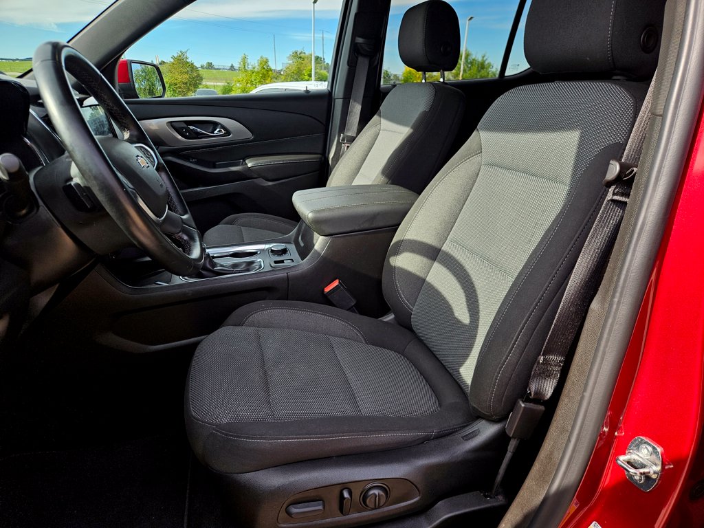 Used 2023 Chevrolet Traverse LT SUV
