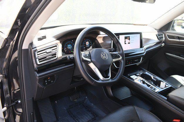 Used 2024 Volkswagen Atlas 2.0T SEL SUV