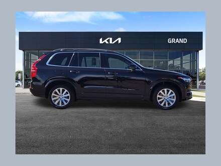 2016 Volvo XC90 T6 Momentum SUV