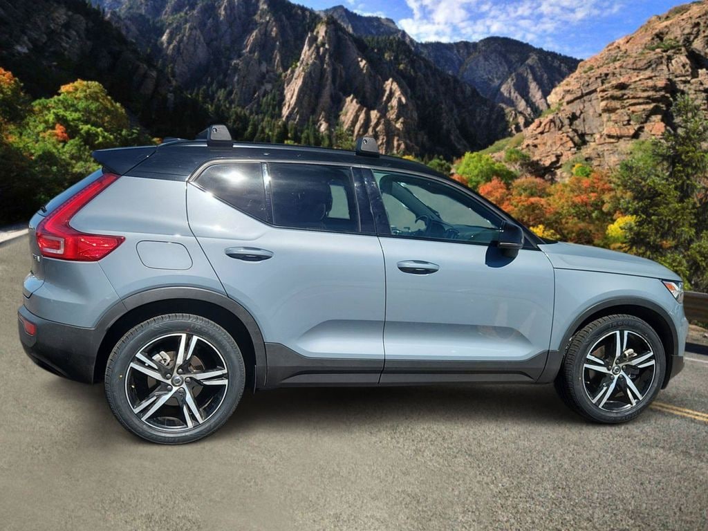 Used 2021 Volvo XC40 R-Design SUV