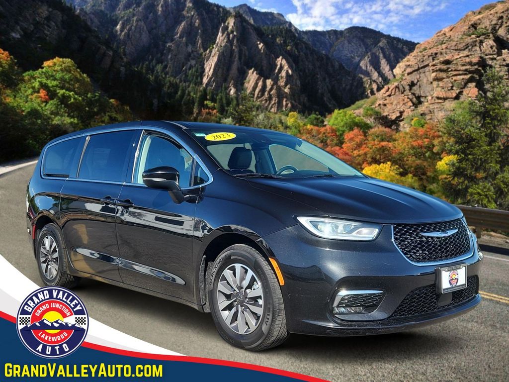 2023 Chrysler Pacifica Hybrid