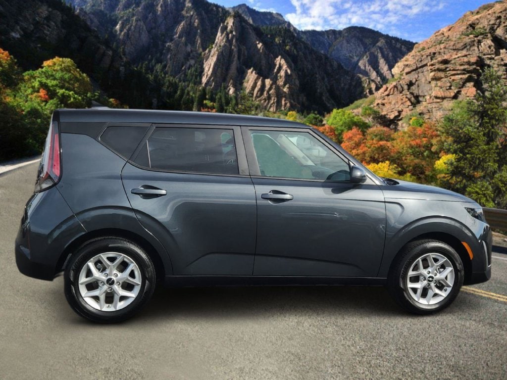Used 2025 Kia Soul LX Hatchback