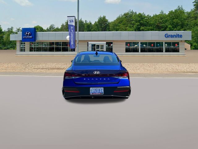 2024 Hyundai Elantra SE - Photo 8