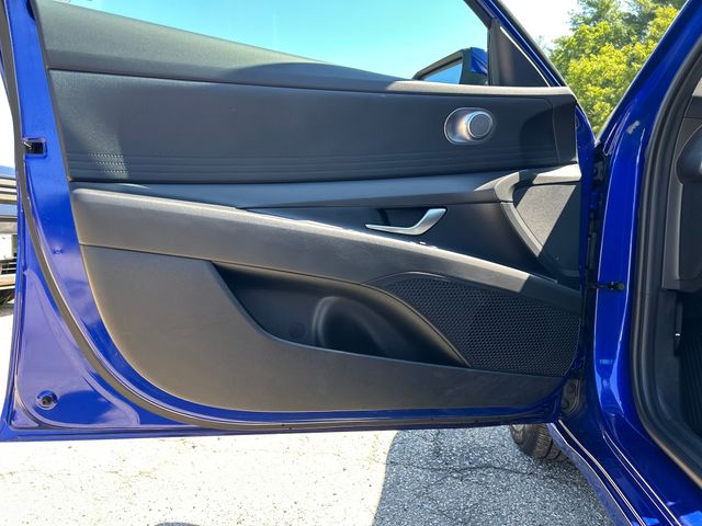 2024 Hyundai Elantra SE - Photo 13