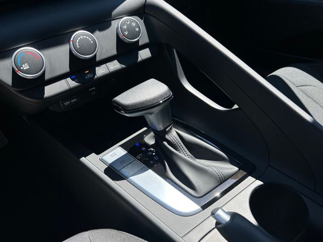 2024 Hyundai Elantra SE - Photo 15