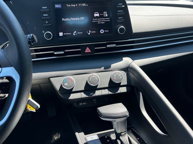 2024 Hyundai Elantra SE - Photo 19