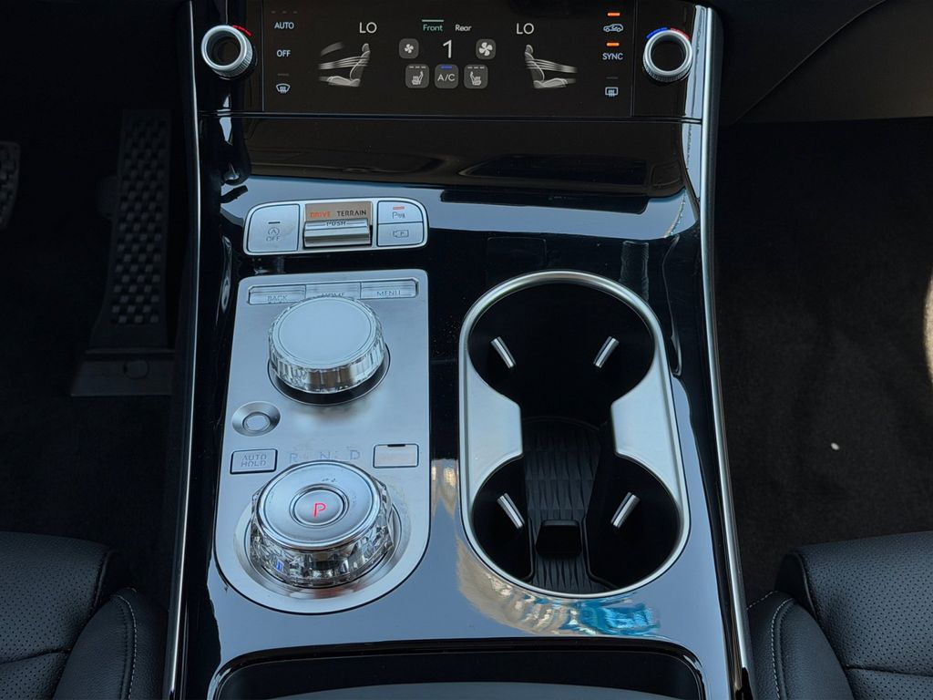 2026 GENESIS GV70 Standard - Photo 17