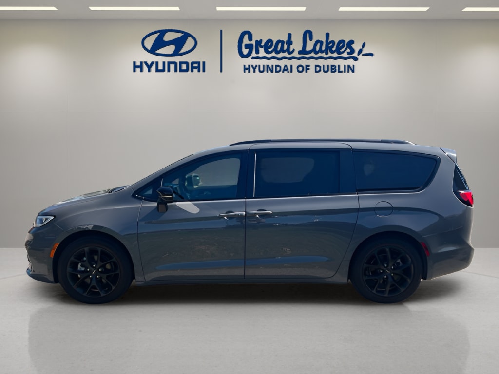 Used 2025 Chrysler Pacifica Limited Minivan/Van