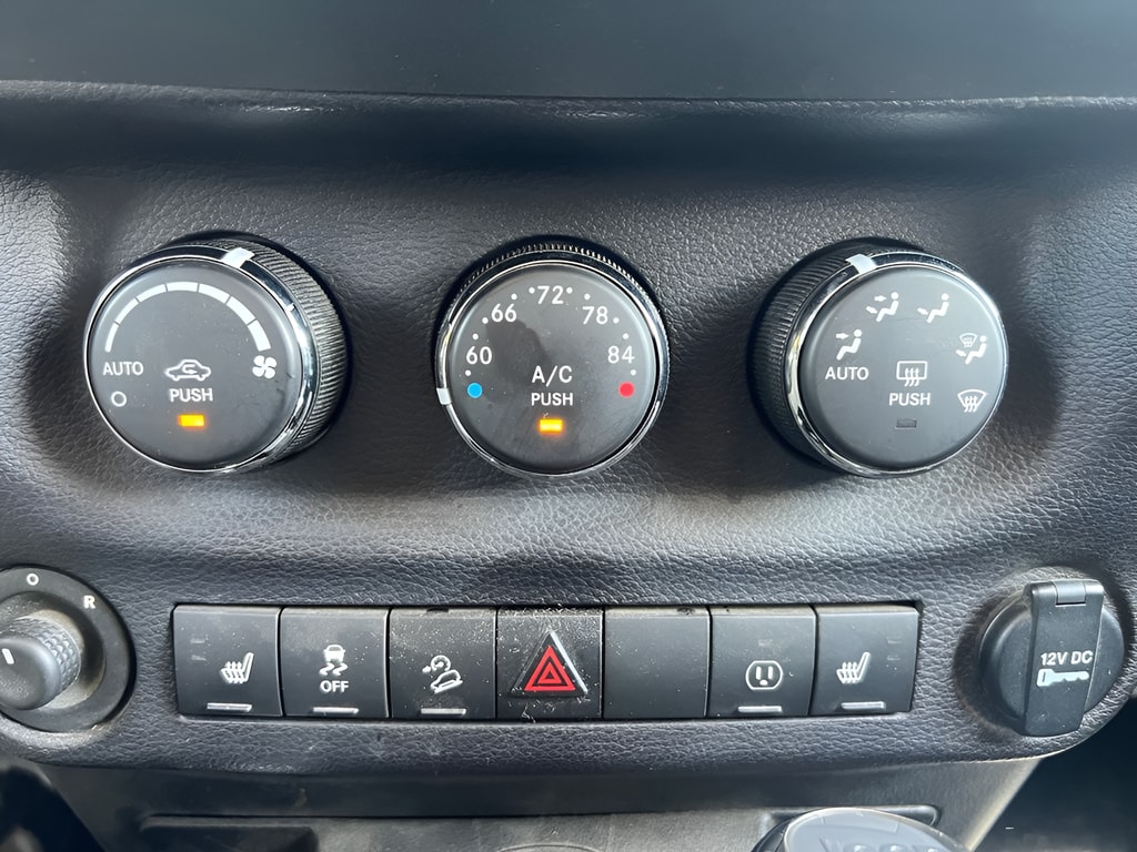 2015 Jeep Wrangler Unlimited Sahara - Photo 22