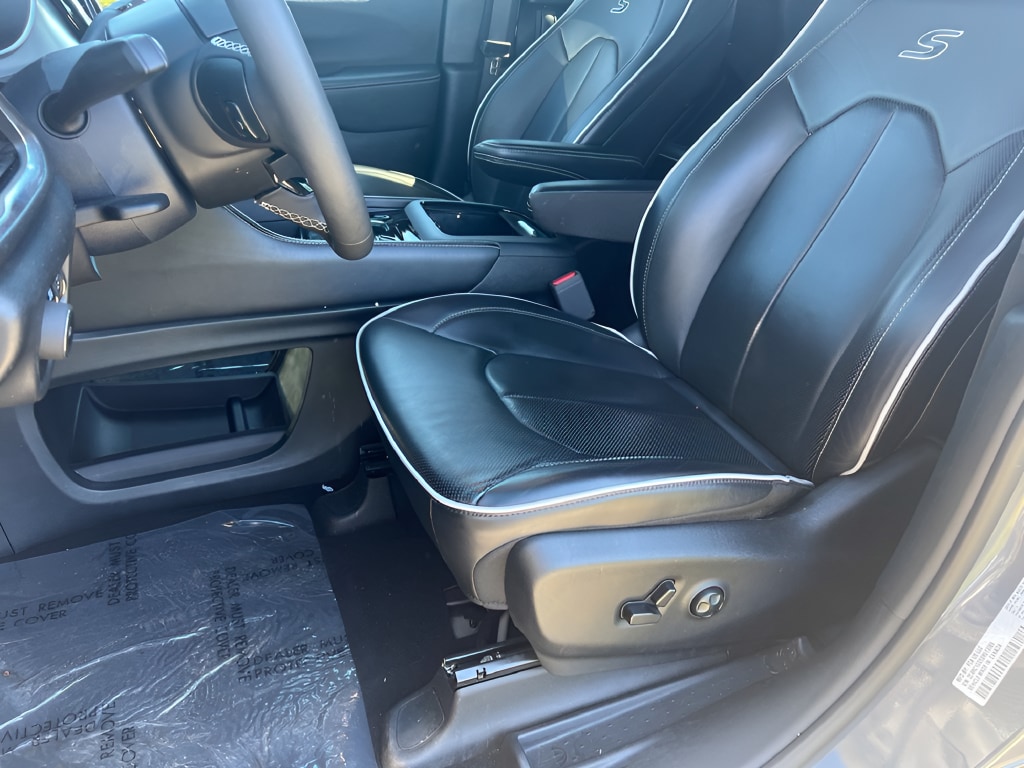 2025 Chrysler Pacifica Limited - Photo 15