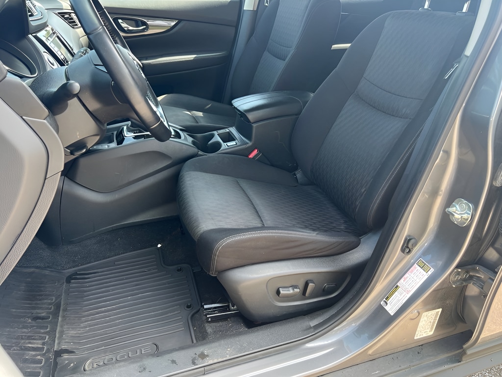 2020 Nissan Rogue SV - Photo 19