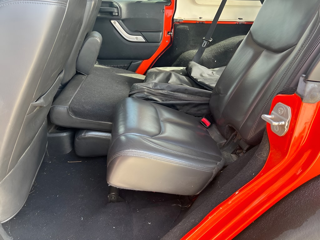 2015 Jeep Wrangler Unlimited Sahara - Photo 11