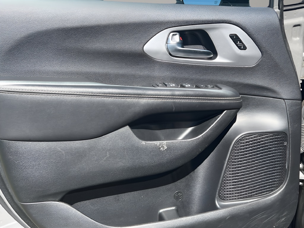 2025 Chrysler Pacifica Limited - Photo 13