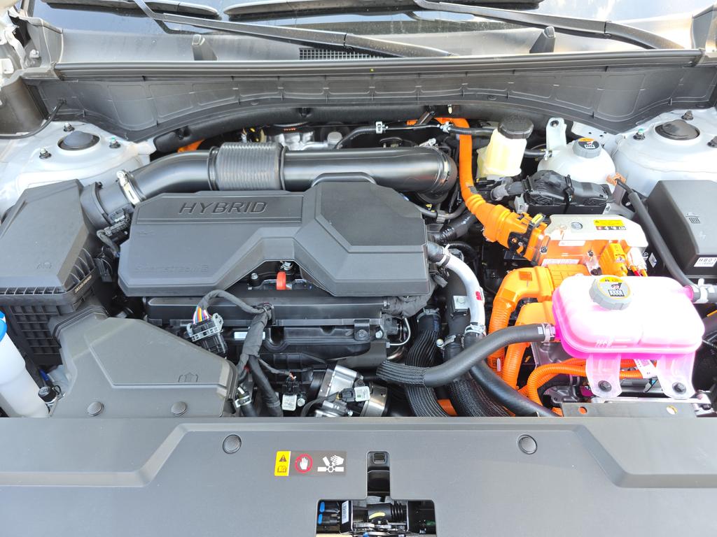 2026 Hyundai Santa Fe Limited - Photo 9