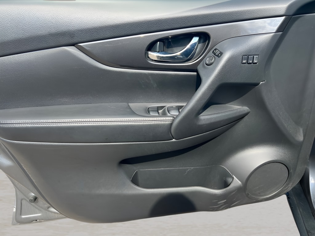 2020 Nissan Rogue SV - Photo 17