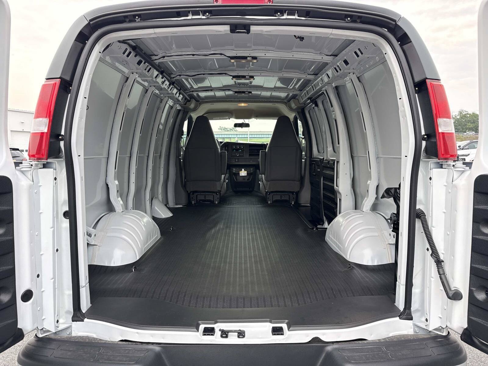 2026 Chevrolet Express Cargo Work Van - Photo 12