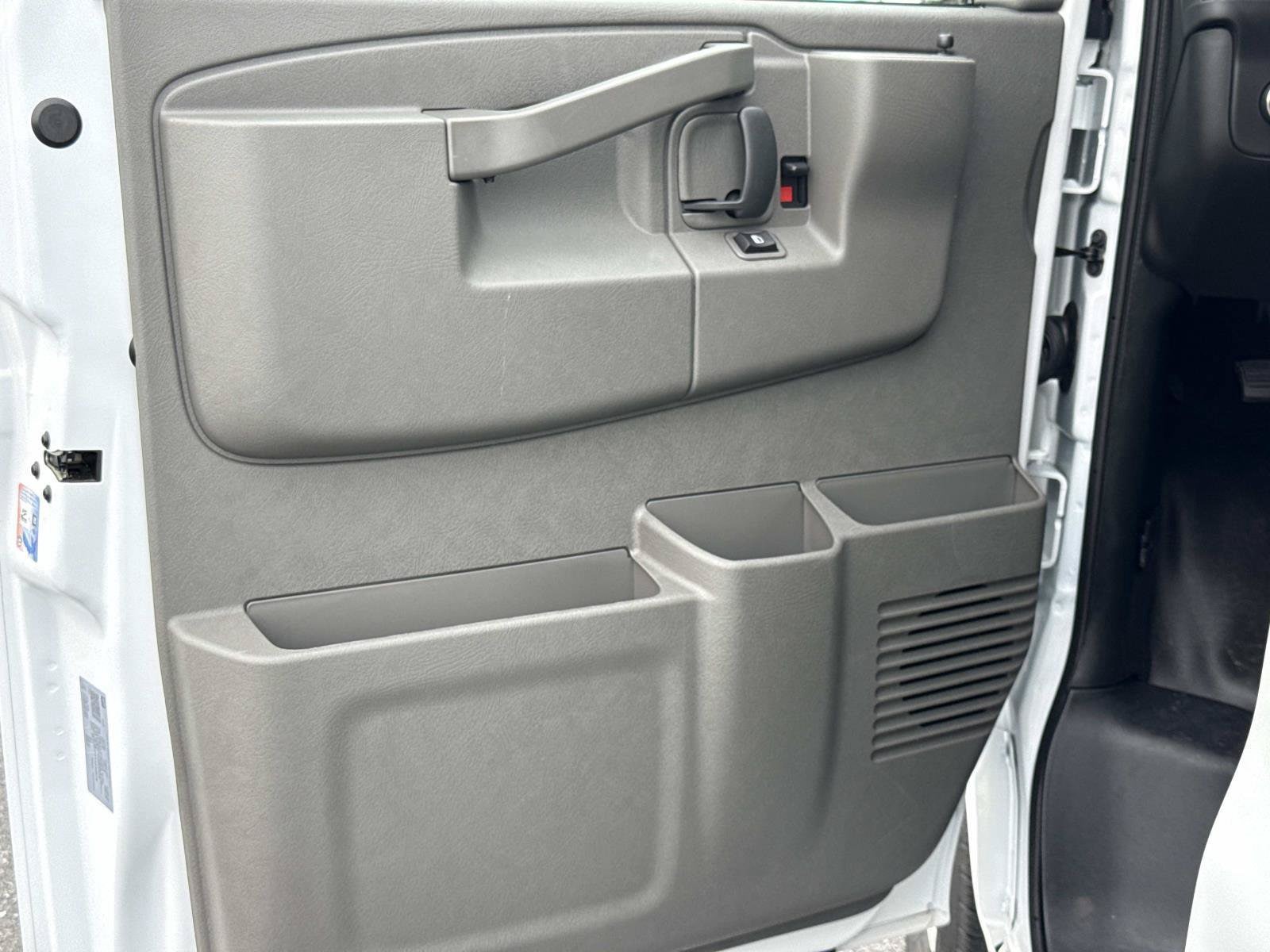 2026 Chevrolet Express Cargo Work Van - Photo 9
