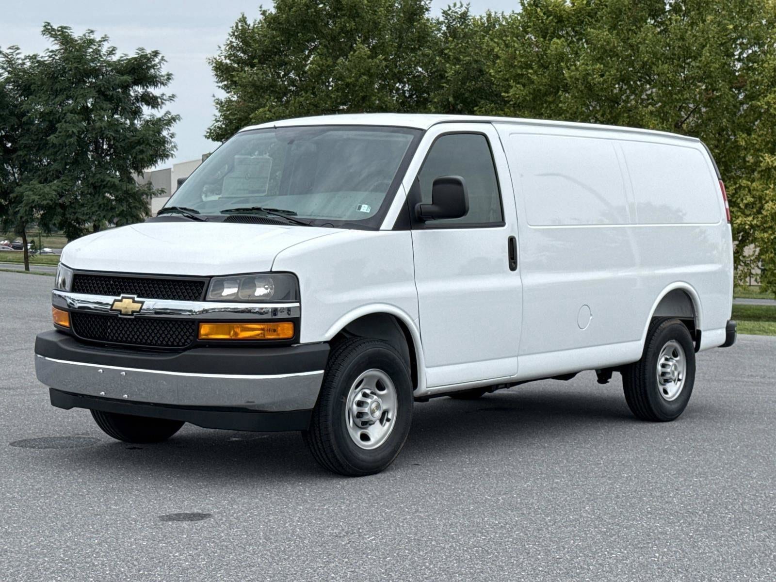 2026 Chevrolet Express Cargo Work Van - Photo 15