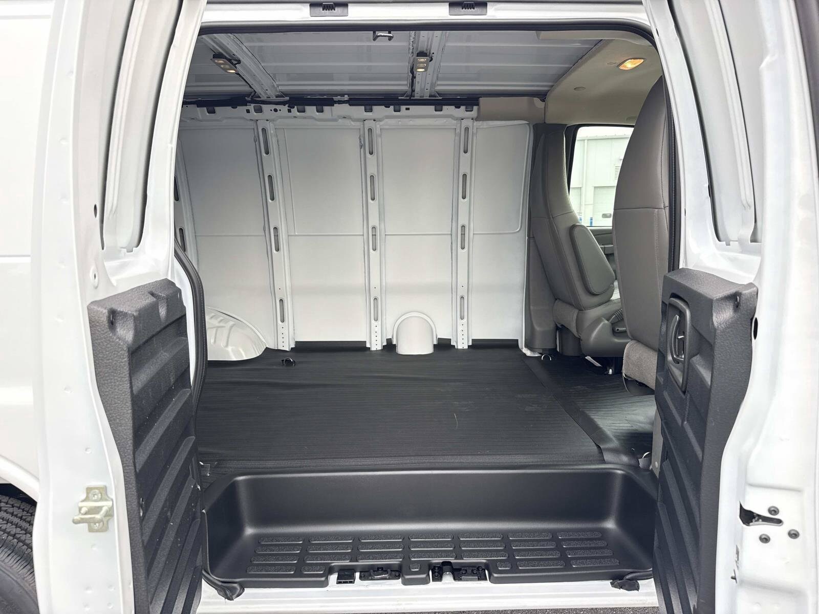 2026 Chevrolet Express Cargo Work Van - Photo 11
