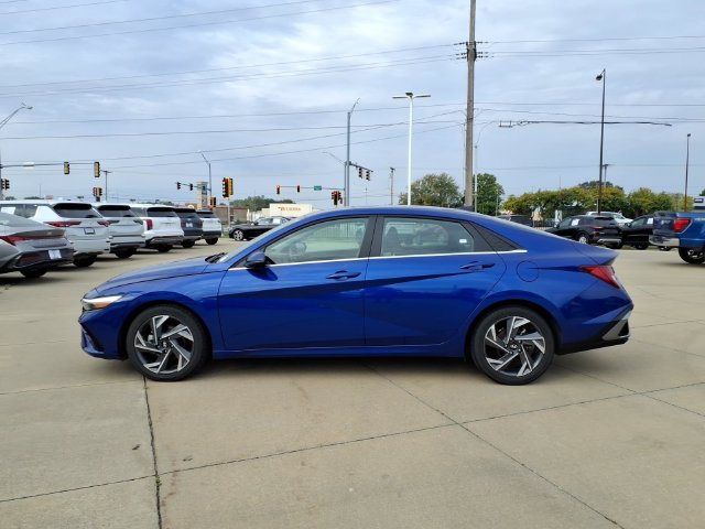 Used 2025 Hyundai Elantra Limited Sedan