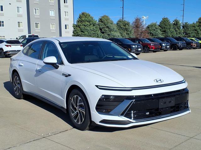 2026 Hyundai Sonata Hybrid Sedan 