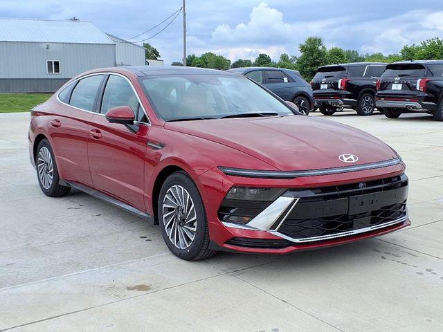 2025 Hyundai Sonata Hybrid Sedan 