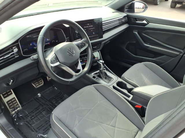 2025 Volkswagen Jetta Sport - Photo 11