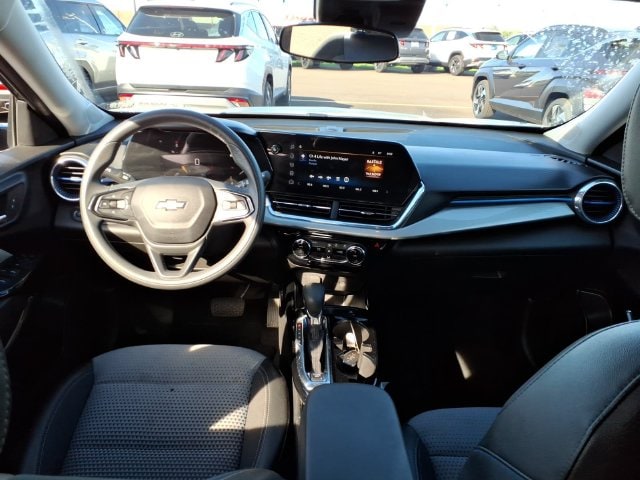 2025 Chevrolet Trax LT - Photo 7