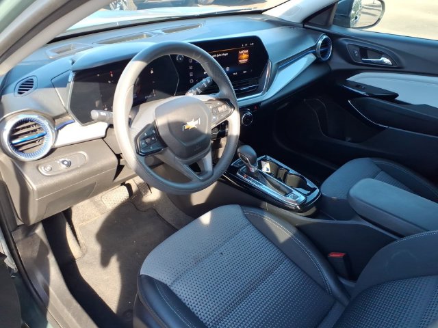 2025 Chevrolet Trax LT - Photo 11