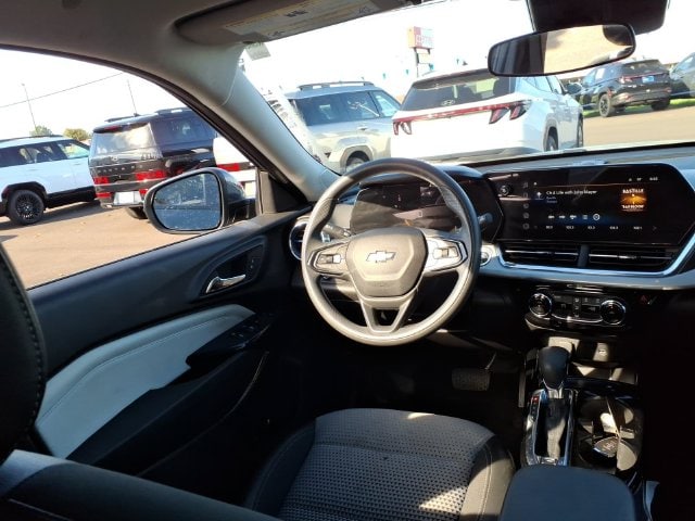 2025 Chevrolet Trax LT - Photo 9