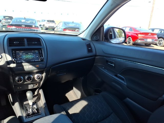 2025 Mitsubishi Outlander Sport ES - Photo 8