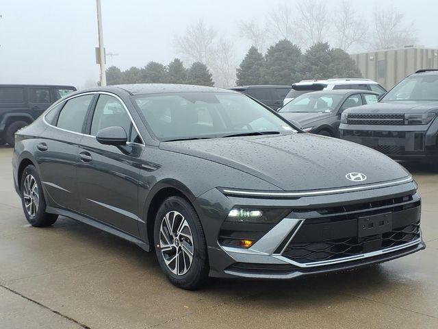 2026 Hyundai Sonata Hybrid Sedan 