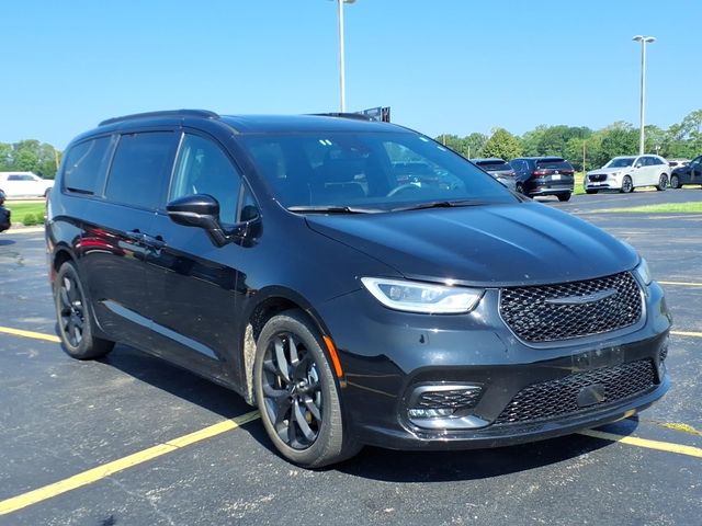 2025 Chrysler Pacifica Limited Passenger Van