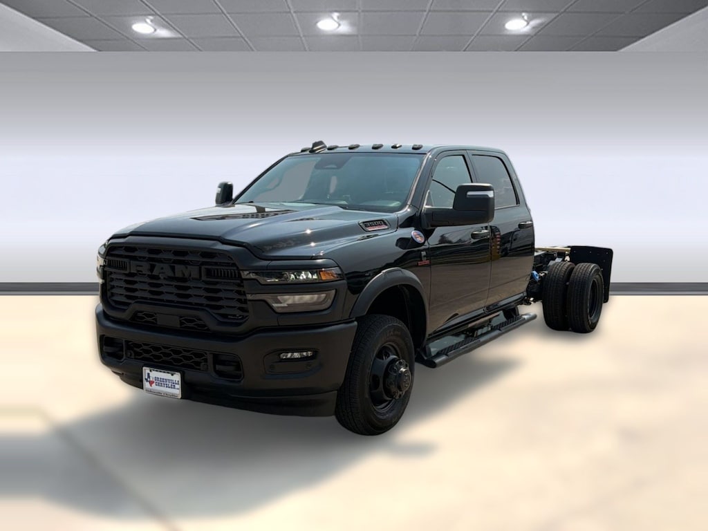 New 2026 Ram 3500 Chassis Cab TRADESMAN CREW 4X4 60' CA Pickup
