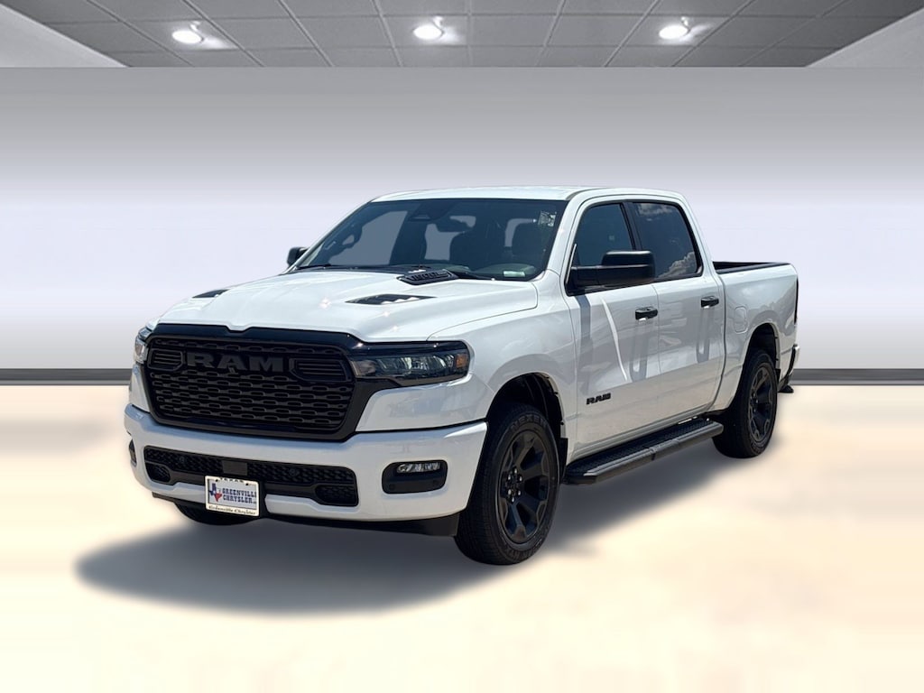New 2026 Ram 1500 EXPRESS CREW CAB 4X4 5'7 BOX Pickup