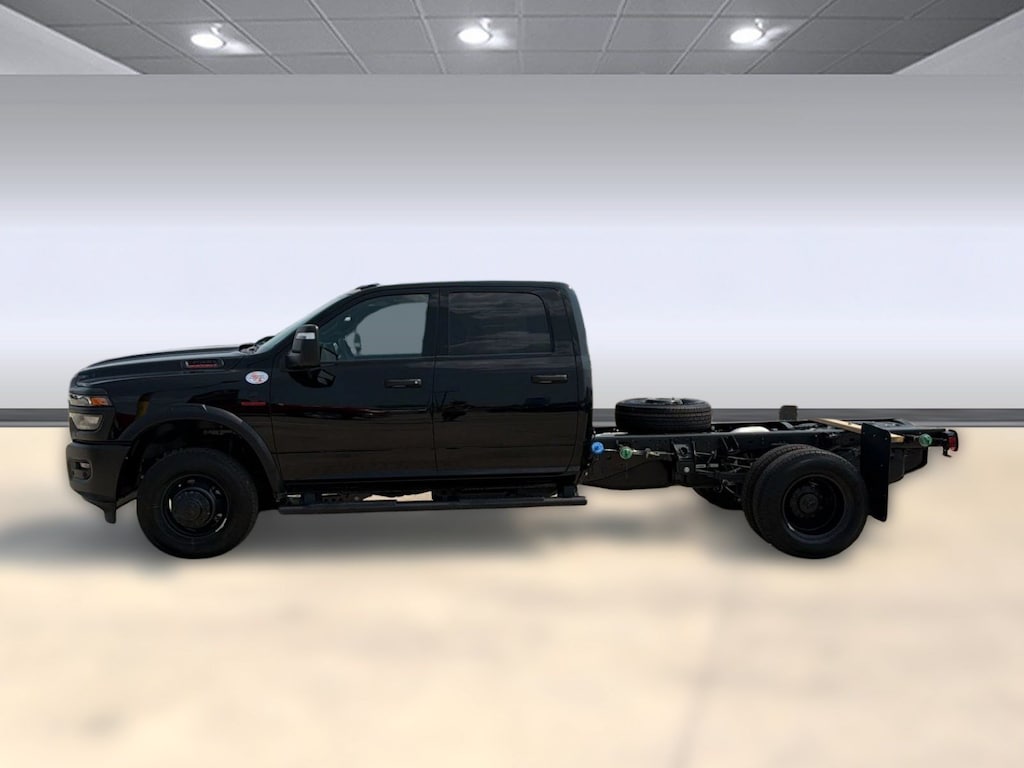 New 2026 Ram 3500 Chassis Cab TRADESMAN CREW 4X4 60' CA Pickup