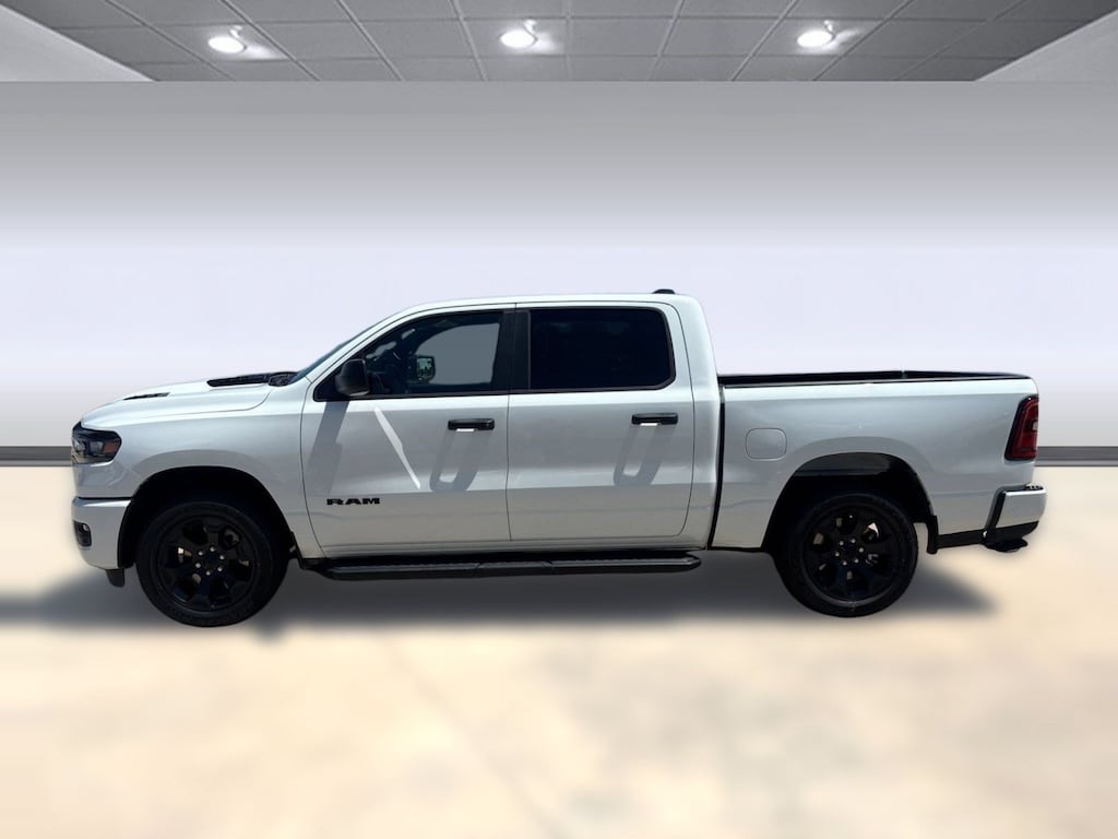 New 2026 Ram 1500 EXPRESS CREW CAB 4X4 5'7 BOX Pickup